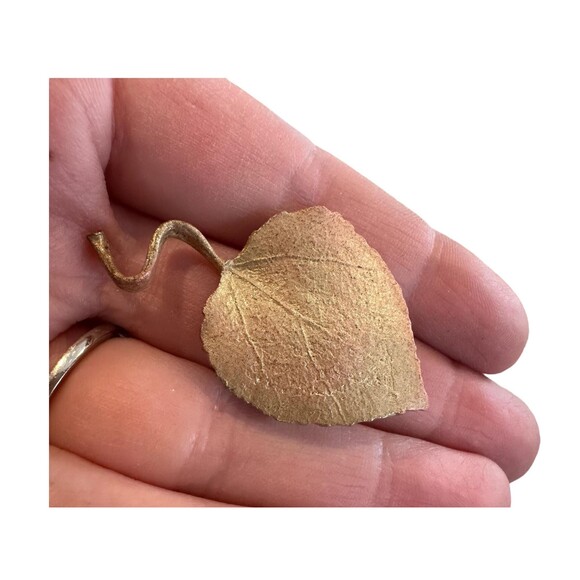 Vintage Gold Leaf Brooch Pin Fall Pin Autumn Jewelry - Picture 2 of 3